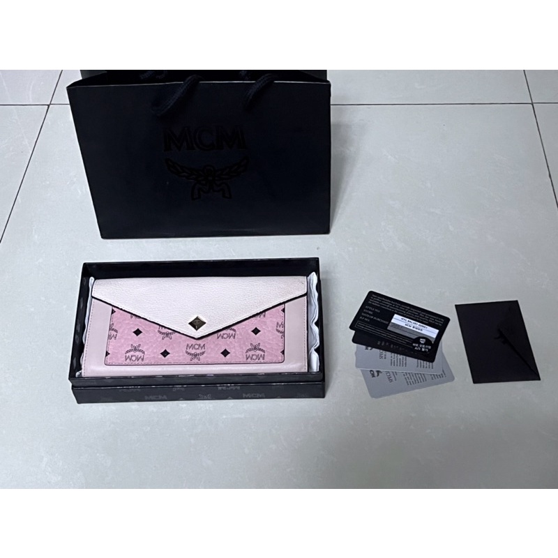 Ví đeo chéo MCM Hồng