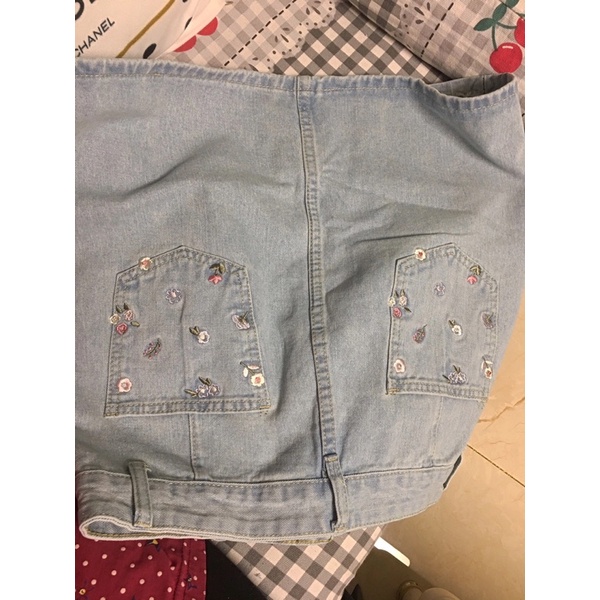 Chân váy jean thêu hoa dáng chữ A