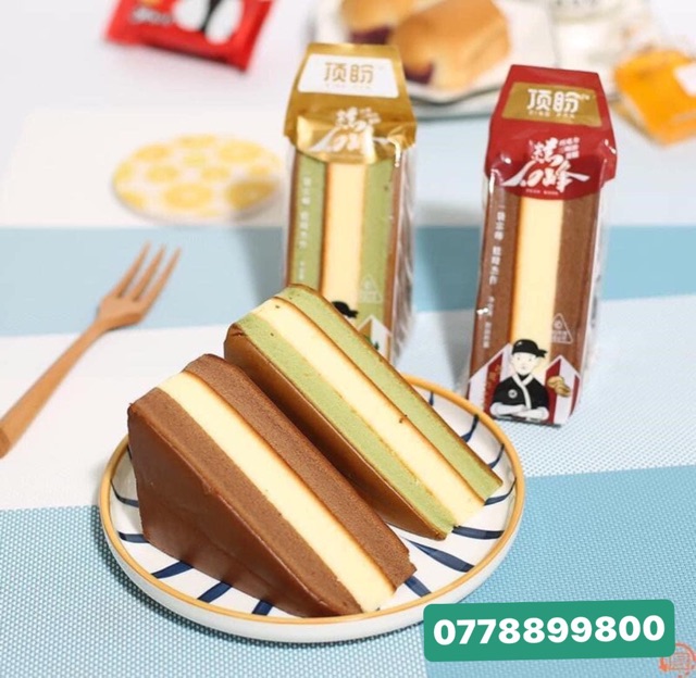 Bánh bông lan tam giác 1 cái ( random hãng vị socola - matcha - dâu ) chọn vị ghi trong ghi chú