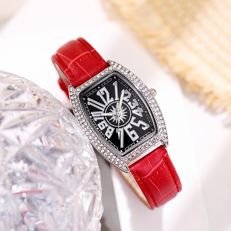 Đồng hồ quartz đính đá với dây đeo da sang trọng