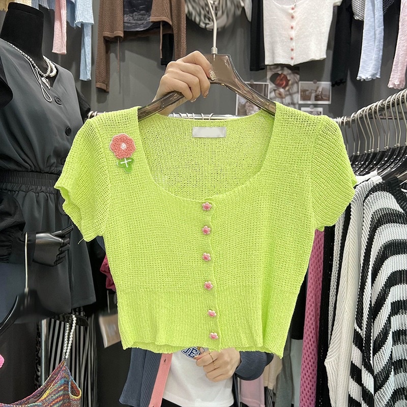 Áo len mongtoghi croptop đính hoa siêu xinh hàng Quảng Châu cao cấp