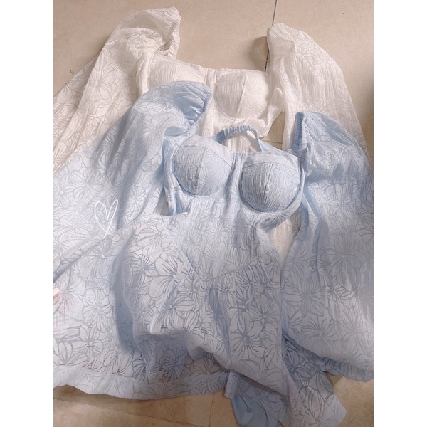 ĐẦM CÚP NGỰC HOA NỔI HỞ LƯNG TAY BỒNG DÀI