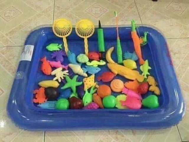 Bộ sản phẩm bể kèm cần và các con vật cho bé tha hồ câu