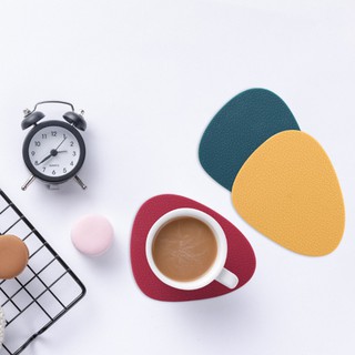 2 miếng lót ly cốc hình tam giác bằng silicon giả da dễ dàng vệ sinh
