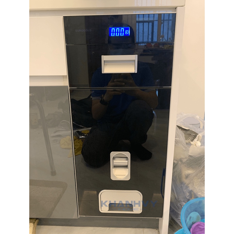 Thùng Đựng Gạo B311 Màu Đen Mặt Gương Chất Liệu Inox Có Nút Nhấn Cao Cấp - Hàng Chính Hãng