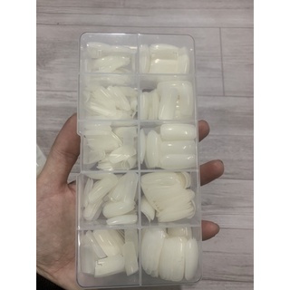 móng úp chân dài màu đục