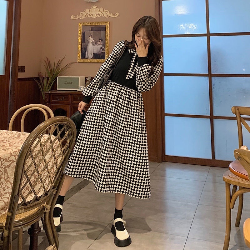 Đầm kẻ xinh