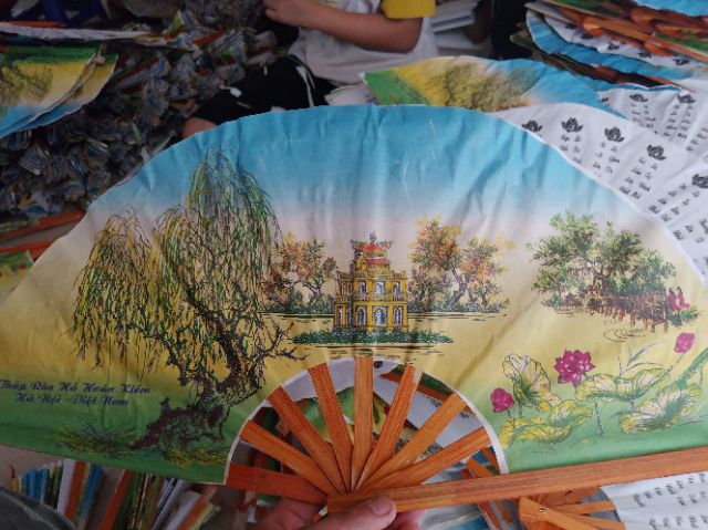 Quạt giấy in hình quê hương Việt Nam và những lời phật dạy