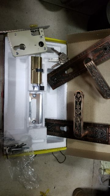 Khóa cửa tay gạt việt tiệp phòng trung 04512