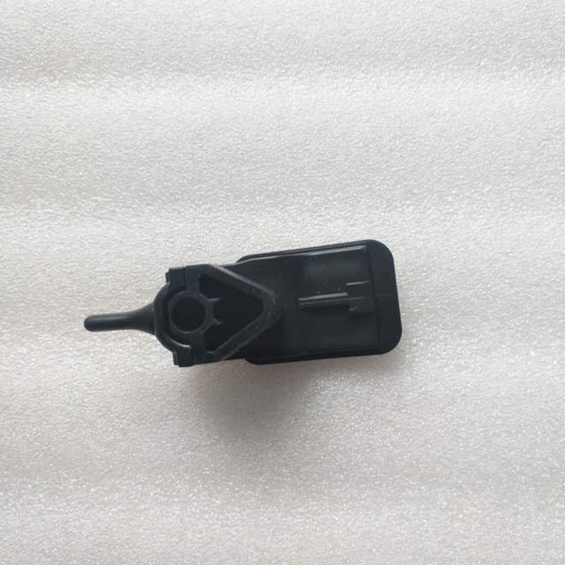 Nút cài cốp đựng đồ trong xe xịn chính hãng kia huyndai 8453539000