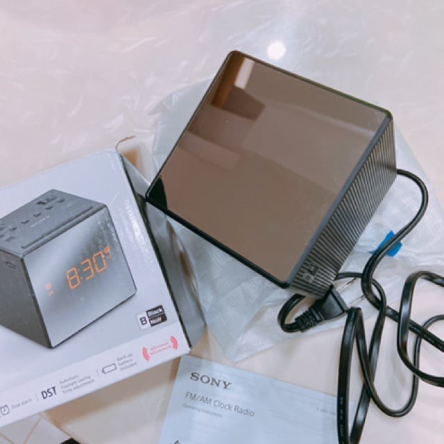 Đồng hồ báo thức kiêm Radio Sony ICF-C1T - Kích thước 101x102x101mm, Nguồn AC/DC