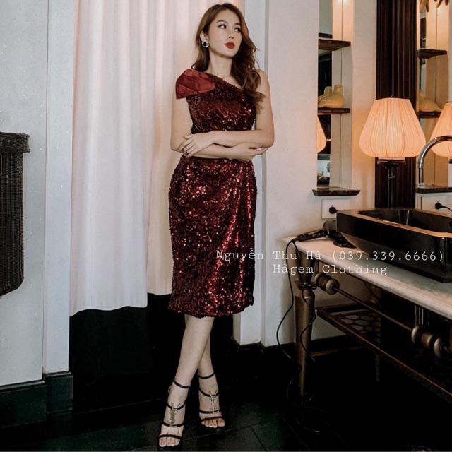 Váy body kim sa lệch vai
