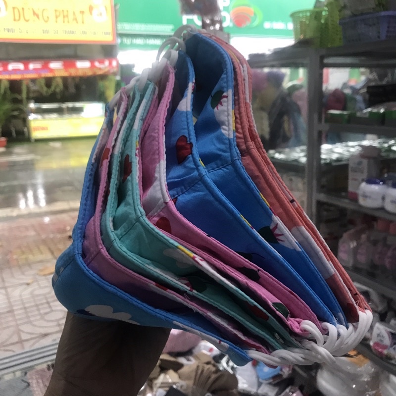 1 cái Khẩu Trang Nữ 2 Lớp(màu ngẫu nhiên)