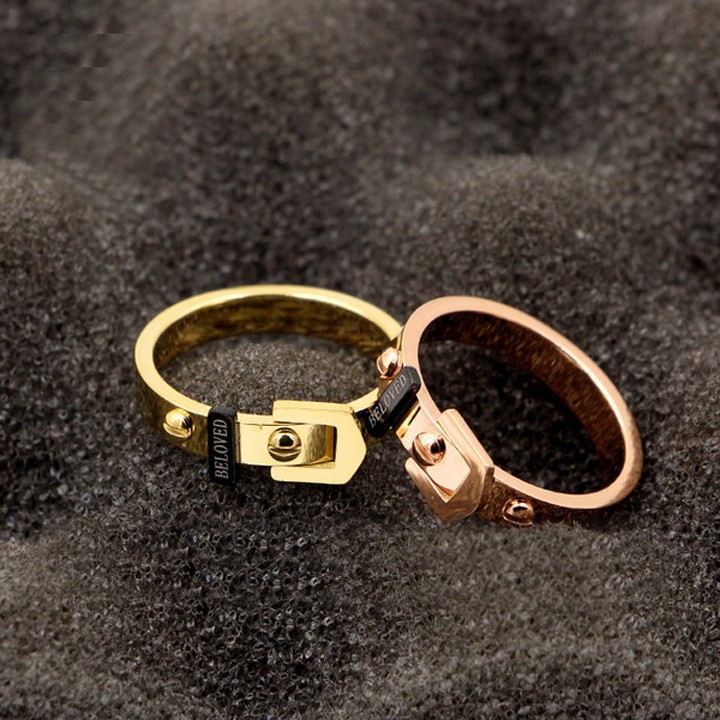 nhẫn titan cao cấp hình dây nịt màu vàng siêu độc - tặng hộp đựng xinh xắn