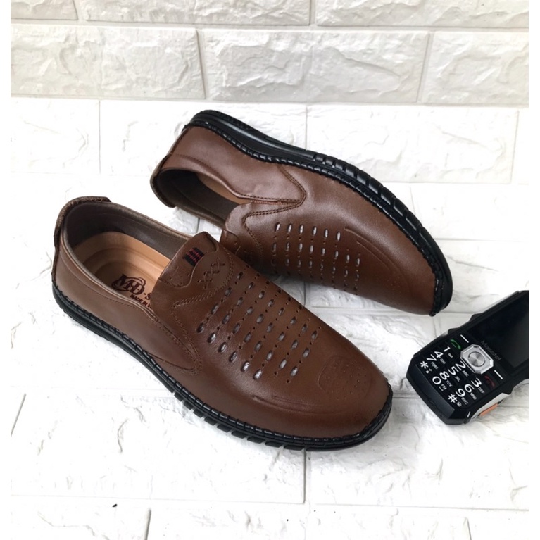 [ Rẻ vô địch] Giày lười nam da bò cao cấp..đế cao su dẻo..có lổ thoáng mát..mã LC04..màu vàng bò..Mẫu hót nhất hiện nay