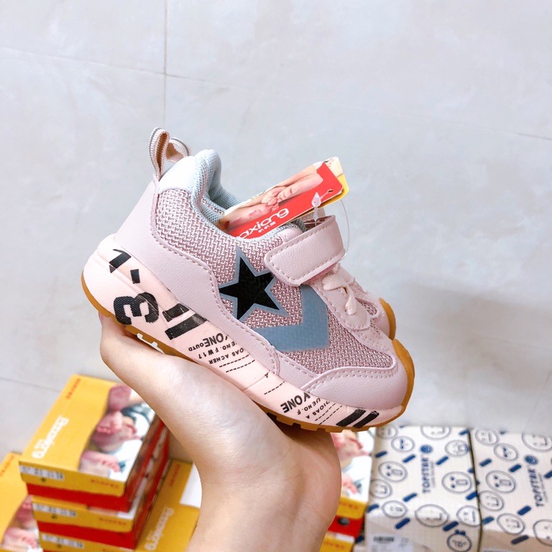 Giày sneaker siêu nhẹ êm chân cho bé