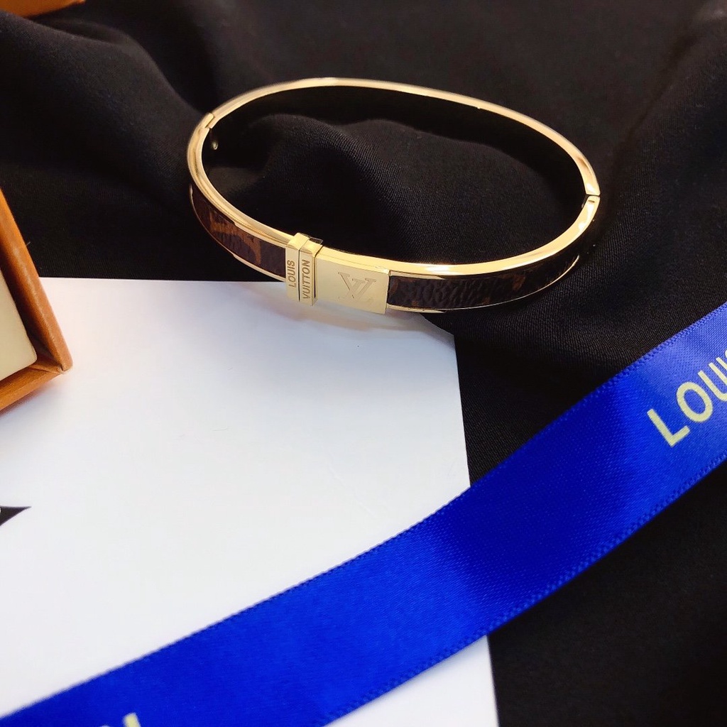 LOUIS VUITTON Vòng Đeo Tay Bằng Thép Titan Họa Tiết LV Sang Trọng Dành Cho Nam Nữ