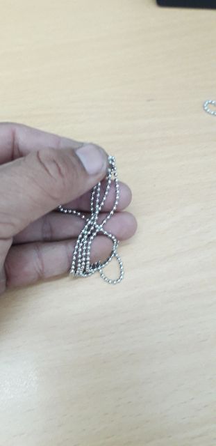 Một sợi dây chuyền bằng inox loại 1,5ly bi tròn dài 60cm