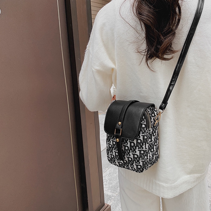 Túi xách nữ đựng điện thoại đẹp mẫu mới ra hot trend phong cách hàn quốc Capucha T109