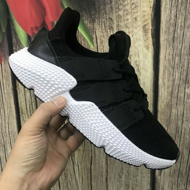GIÀY PROPHERE ĐEN ĐẾ TRẮNG NAM+NỮ CAO CẤP