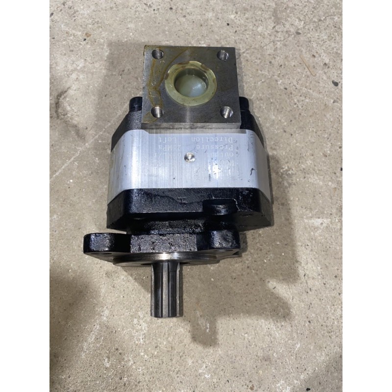 Combo 2 cái Bơm ben 563 liên doanh