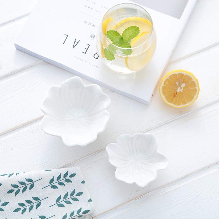 Bát ăn dặm hình hoa mai trắng - sứ trắng