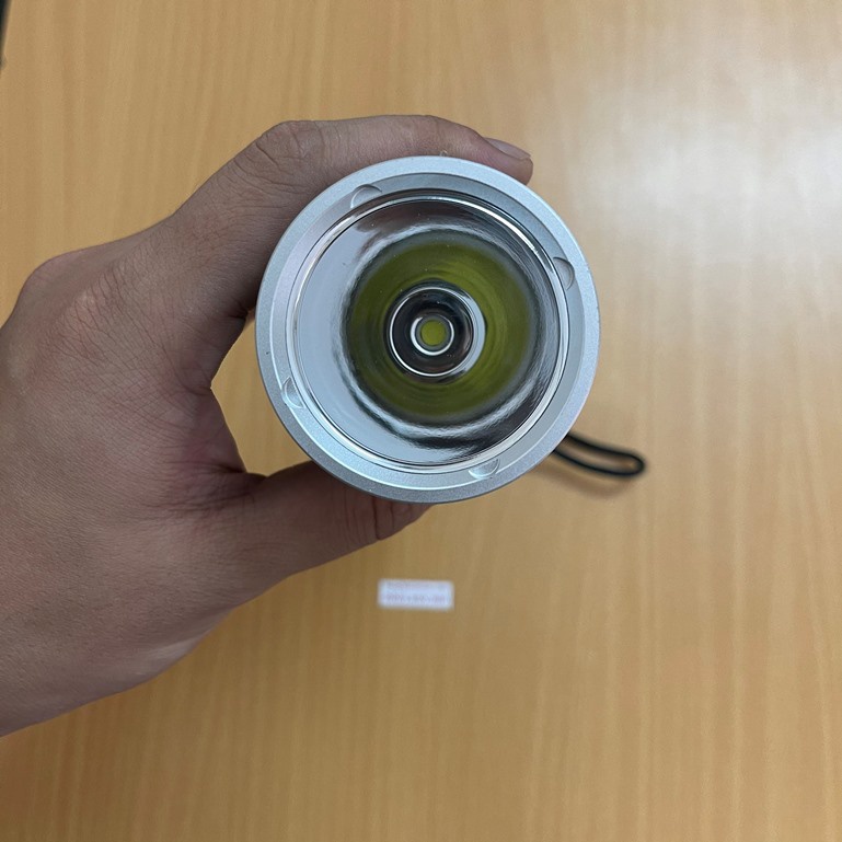Đèn pin cầm tay siêu sáng XLM – P70 đa năng, Pin siêu khỏe, siêu bền bỉ –