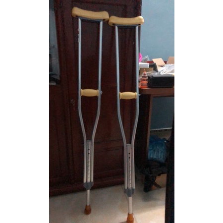 nạng tập đi ( hỏa tốc 1 giờ)