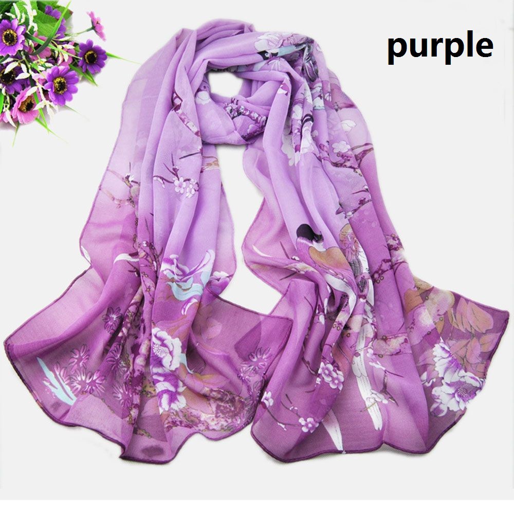 Khăn choàng lụa họa tiết hoa đi biển thời trang