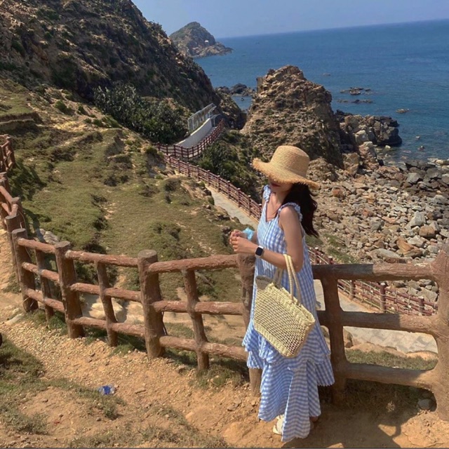 Mình pass đầm dottie size M màu xanh, còn nguyên tag ạ, mình mua 545k tại store, pass lại 450k ạ, dá