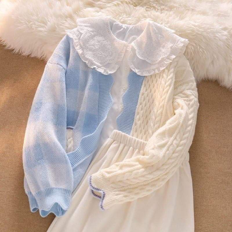 Hàng Sẵn_ Áo khoác len phối màu xanh sữa viền cánh hoa anh đào Hadu shop