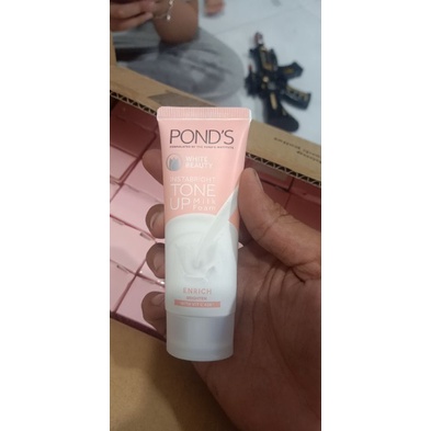 Sữa Rửa Mặt Pond's Đất Sét Khoáng Sạch Sâu Sáng Mịn (40g)