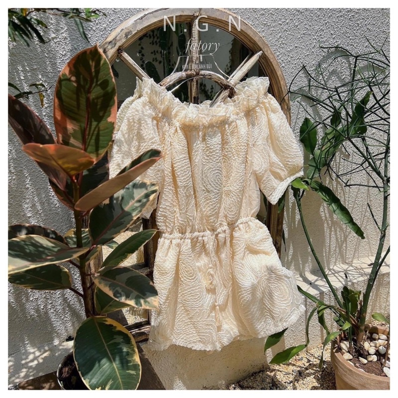 Jum trắng be trễ vai