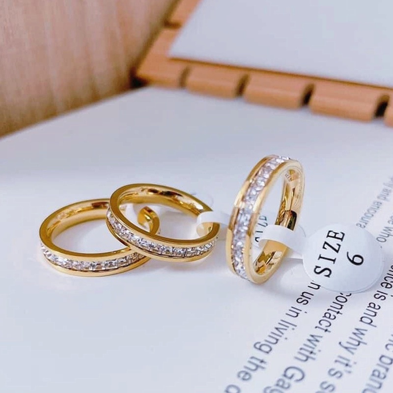 Nhẫn titan không gỉ mạ vàng 18k đính đá pha lê cao cấp thời trang mẫu năm 2023 dành cho nữ
