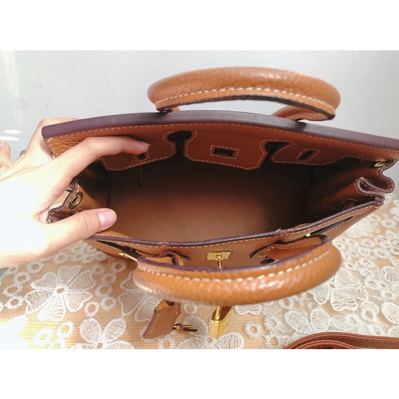 Túi Da Bò Màu Nâu Bò Bản Khâu Tay Size 25