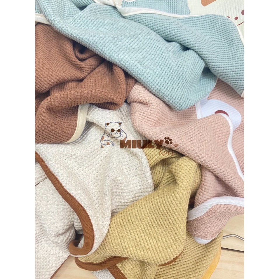 Aó ghile kết hợp yếm bằng vải cotton waffle Hàn dày dặn mềm mại cho bé