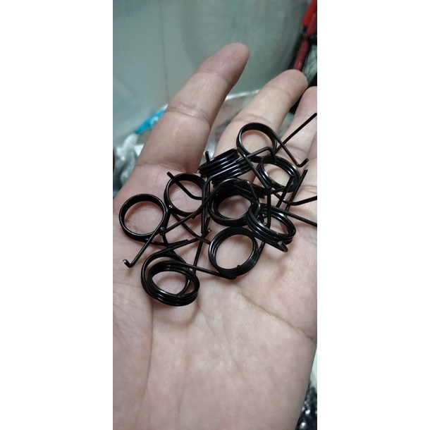lò xo tay thắng
