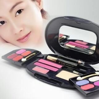 Bộ trang điểm Cavier Qeen