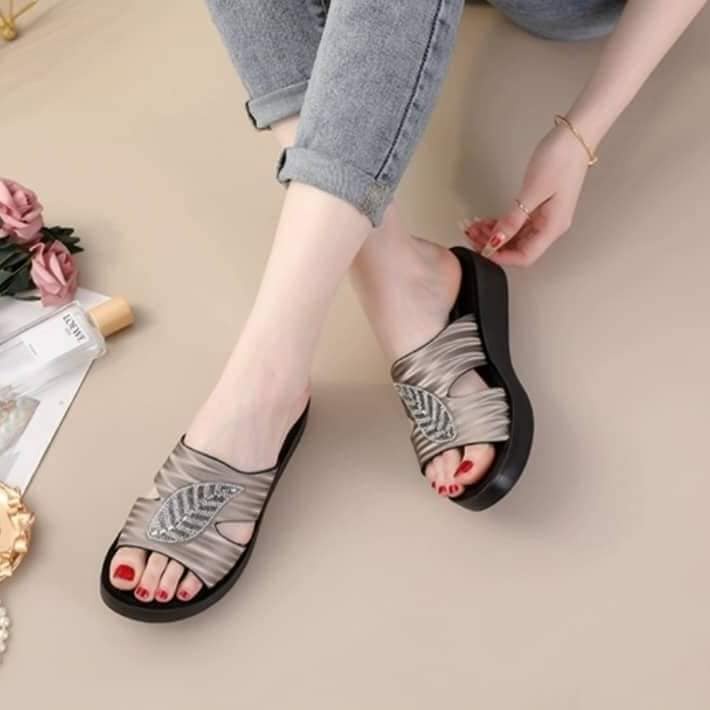 DÉP XUỒNG ĐÚC CHIẾC LÁ THOẢI MÁI ĐI MƯA