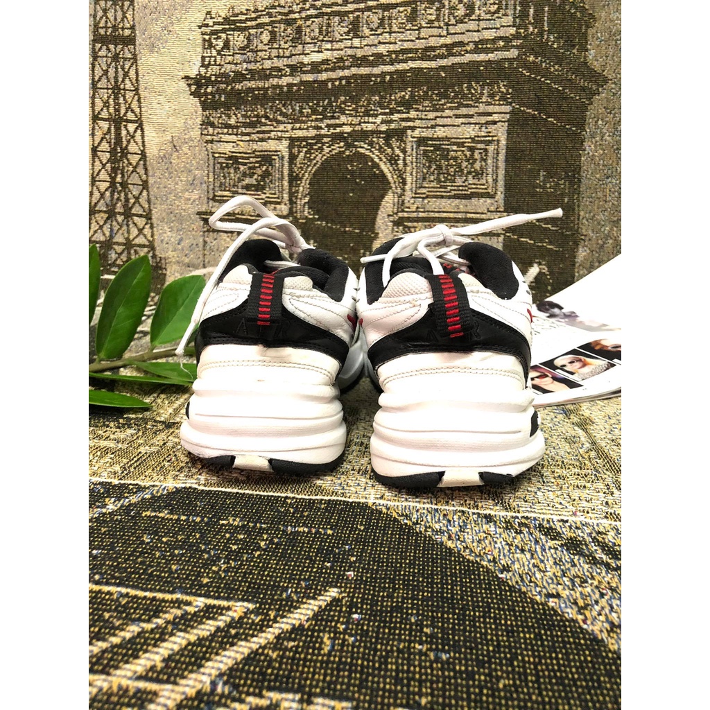 Đôi giày thể thao hiệu Nike Air Monarch chính hãng