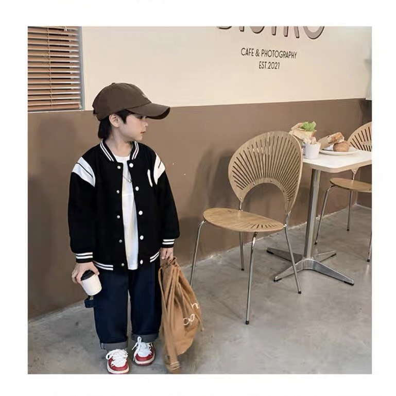 Áo khoác Bomber chữ C cho bé A905