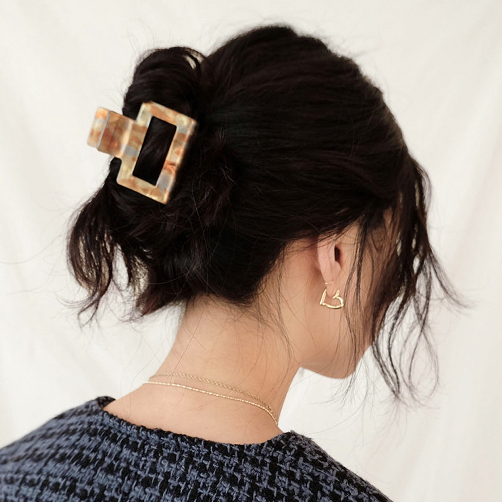 Kẹp tóc càng cua đơn giản thời trang cho nữ