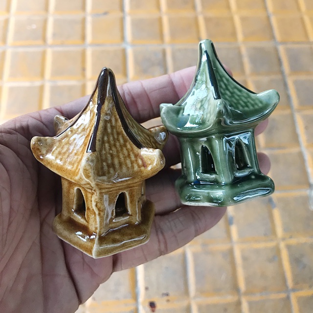 NHÀ NGHỈ TRANG TRÍ HỒ CÁ NON BỘ DÀI 4CM CAO 7CM