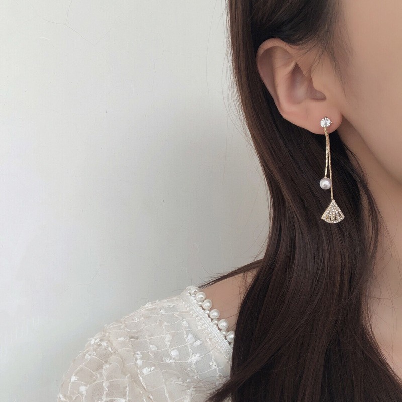 Khuyên tai bạc S925 Amelie Accessories dáng dài đính đá hình tam giác X020