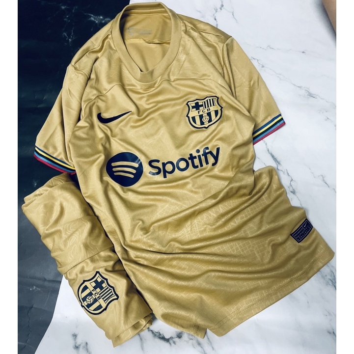 Set bộ quần áo thể thao bóng đá nam nữ clb barca vải gai mịn màu vàng đồng logo thêu đầy đủ 2022 2023