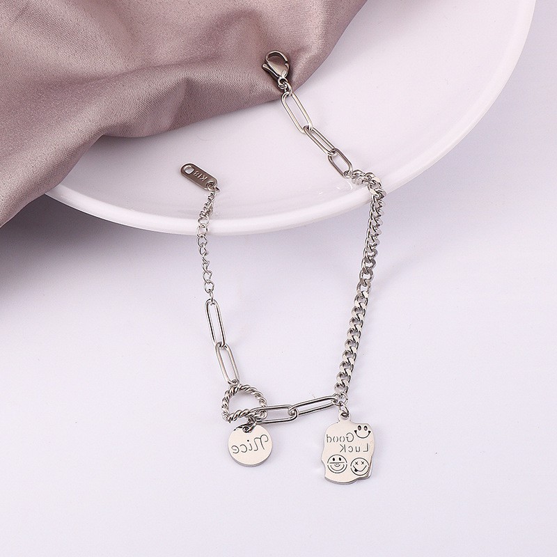 Lắc tay titan không đen siêu hot siêu xinh