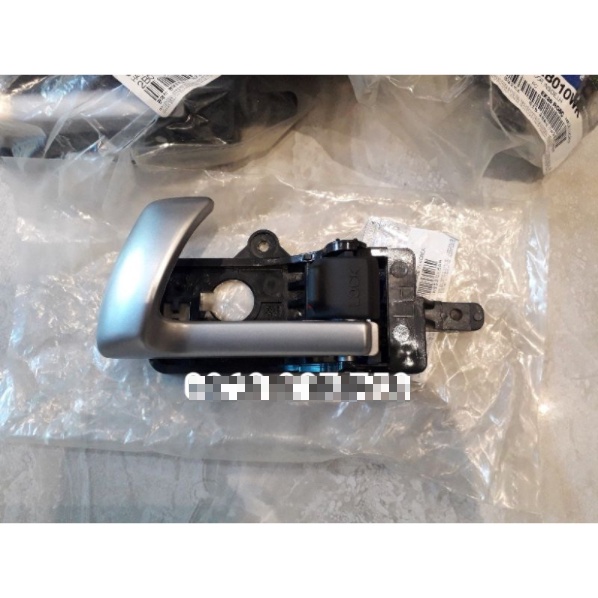 Tay mở cửa bên trong Hyundai Santafe 2006-2010