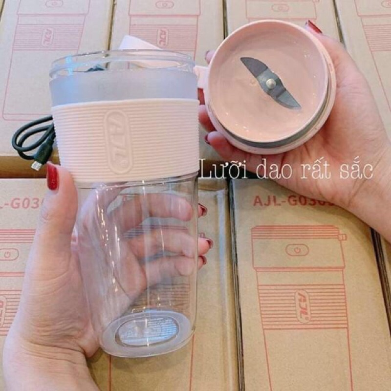 Máy xay sinh tố cầm tay chạy bằng pin