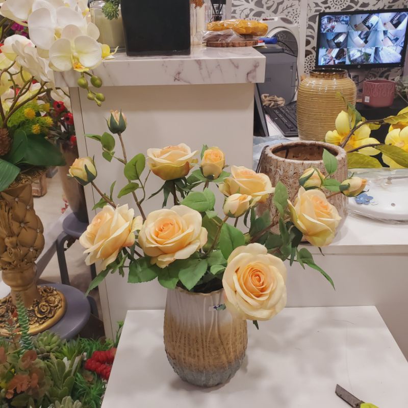 Hoa lụa, hoa giả, bình hoa hồng vàng nhập khẩu cao cấp kt 40*40 cm y hình. bình gốm xuất khẩu  hàn quốc