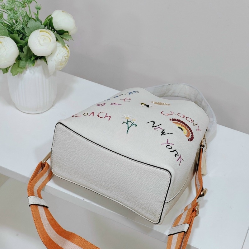 Túi bucket thêu 3D